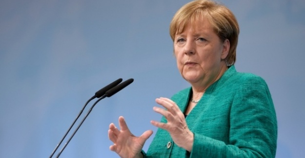 Merkel: AB ülkeleri kendi gelecekleriyle ilgilenmeli