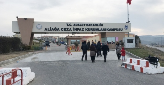 İzmir'de 270 sanıklı ilk FETÖ davası başladı