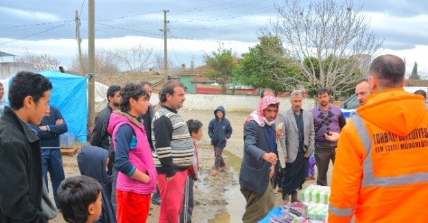 Torbalı Belediyesi'nden mültecilere yardım eli
