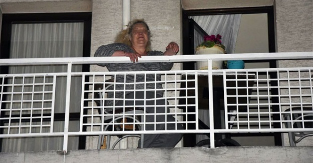 İzmir'de AK Partili kadınlara saksı atıldı