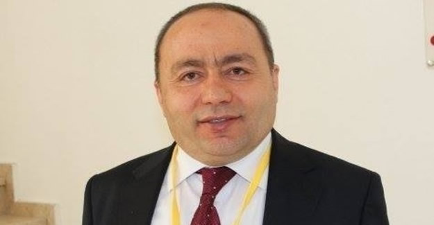 52 yaşındaki profesör kalbine yenik düştü