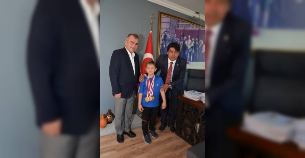 Başkan Demirağ, karateci şampiyonu misafir etti