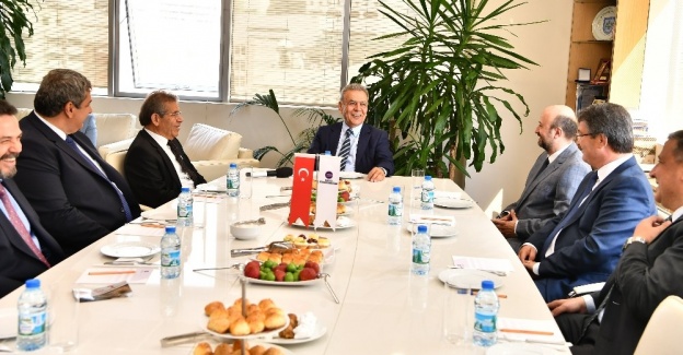 Başkan Kocaoğlu, ESİAD’ın yeni yönetimiyle bir araya geldi