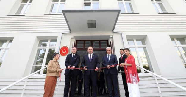 Bakan Çavuşoğlu, Varşova Büyükelçiliğinin yeni binasının açılışını yaptı