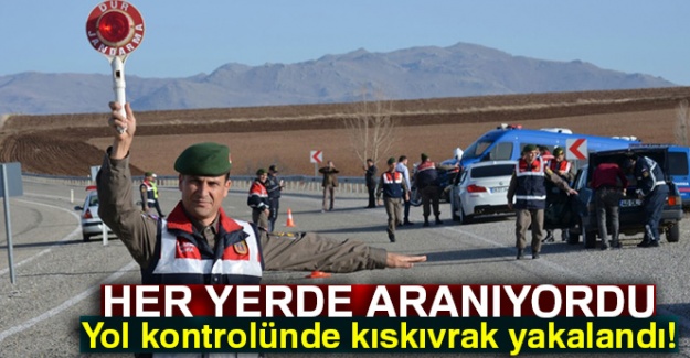 Her yerde aranıyordu, yol kontrolünde kıskıvrak yakalandı!