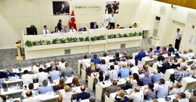 İzmir Büyükşehir meclisi gergin geçti