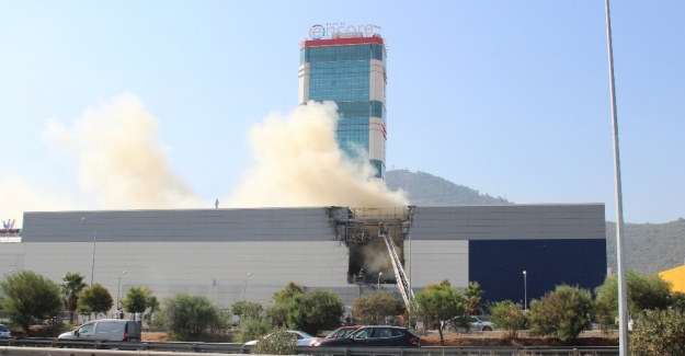 İzmir'de AVM yangını