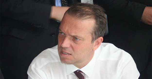 Cem Uzan saldırıya uğradı