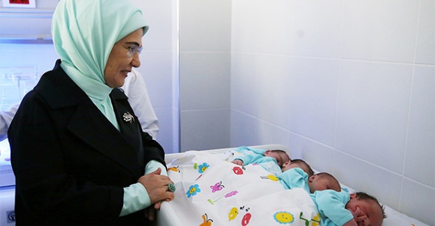 Emine Erdoğan, Yeni Pazar'da hastane ziyaret etti