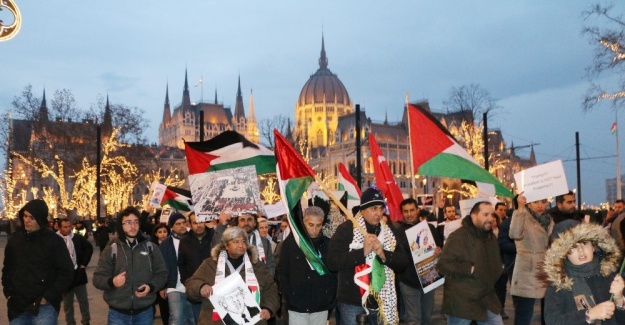 Macaristan'da Trump ve İsrail protestosu