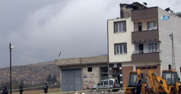 Kilis'te evin çatısına roket düştü