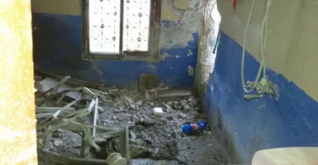 Reyhanlı'da bir evin banyosuna roket düştü