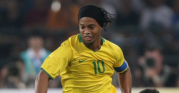 Ronaldinho futbolu bıraktığını açıkladı