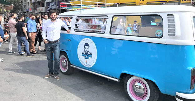 1978 model VOSVOS’la yollara düşen AK Partili aday büyük ilgi gördü