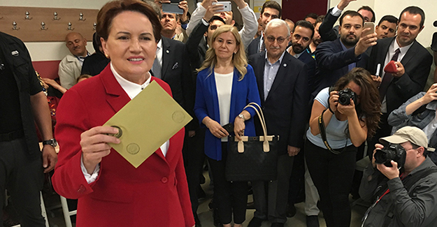 Akşener, oyunu Beylerbeyi'nde kullandı