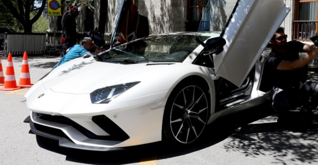 Kenan Sofuoğlu, Meclis'e Lamborghini ile geldi!