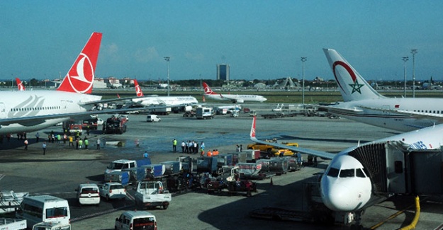 Atatürk Havalimanı'nda iki uçak çarpıştı