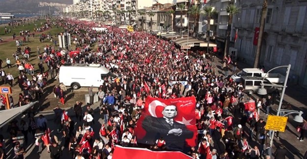 İzmir Atatürk İçin Tek Yürek Olacak