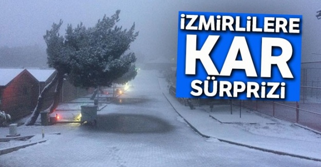 İzmirliler yıllar sonra karla hasret giderdi