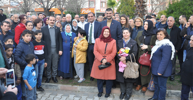 AK Partili Kırkpınar'a Miting Havasında Karşılama