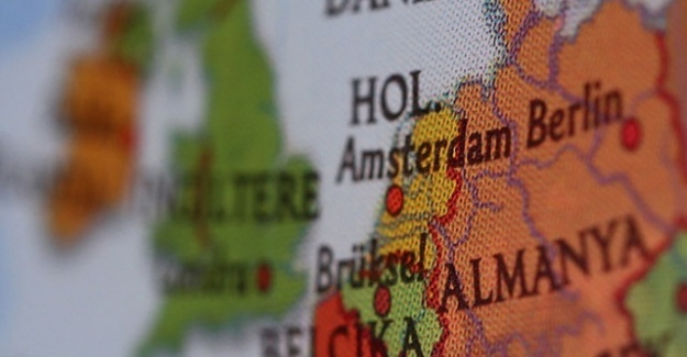 Hollanda Tahran Büyükelçisi'ni geri çağırdı