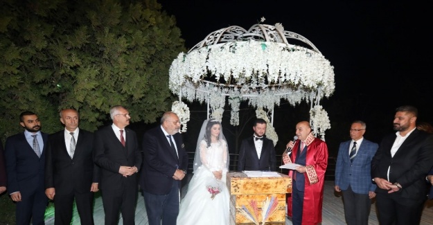 Başkan Altınok ilk nikah merasiminde aile birlikteliği mesajı verdi