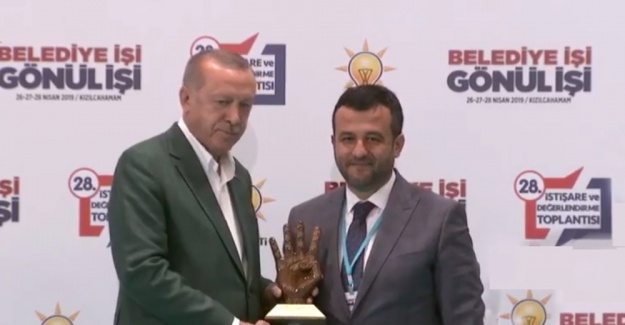 Cumhurbaşkanı Erdoğan'dan Başkan Doğan'a ödül