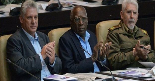 Küba’dan Maduro’ya destek