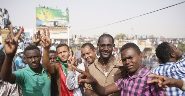 Sudan halkı sivil darbe yaptı