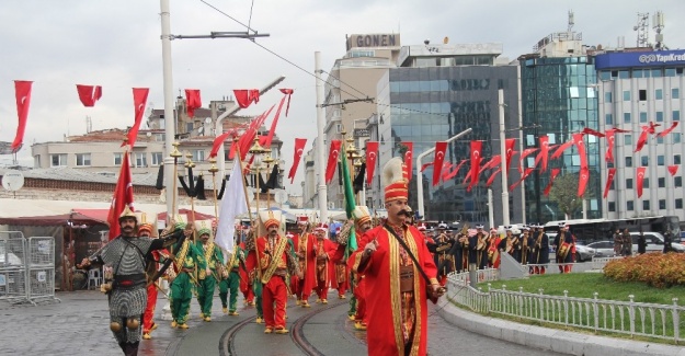 Türk Polis Teşkilatı'nın kuruluşunun 174'üncü yıl dönümü Taksim'de marşlarla kutlandı