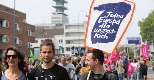 AP seçimleri öncesi Almanya'da ırkçı karşıtı gösteri