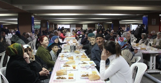 Başkan Aktaş, aşevinde vatandaşlarla iftar açtı