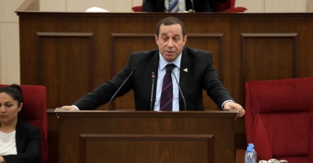 KKTC Maliye Bakanı Denktaş istifa etti