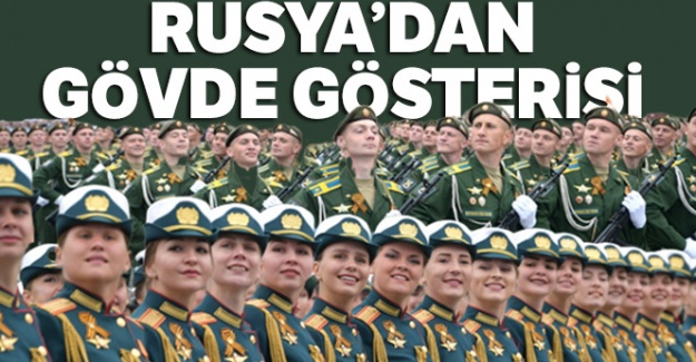 Rusya'dan Zafer Bayramı'nda Kızıl Meydan'da gövde gösterisi