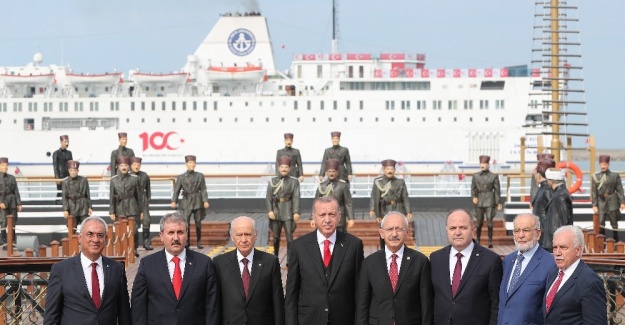 Samsun’da 19 Mayıs kutlamasına damga vuran “birlik pozu”