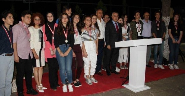 Tiyatro Festivali’nde ödüller sahiplerini buldu