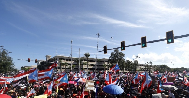 Porto Riko'da yüz binler valinin istifasını istiyor