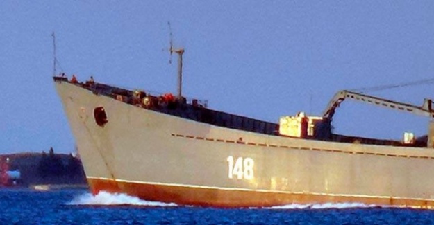 Rus savaş gemisi 'Orsk' Çanakkale Boğazı'ndan geçti