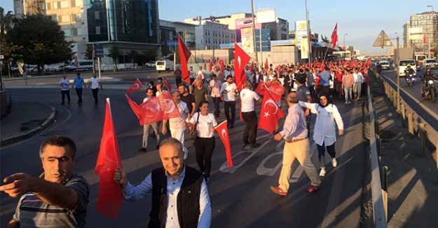 Vatandaşlar Atatürk Havalimanı'na akın etti