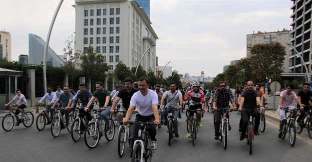 AK Parti Gençlik Kolları'ndan bisikletli kutlama
