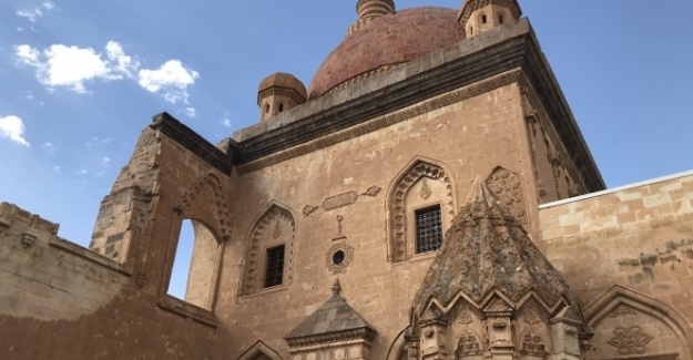 İshak Paşa Sarayı misafirlerini ağırlıyor