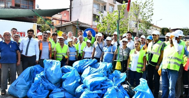 İzmirliler "Çiçek gibi bir İzmir" için sokağa çıktı