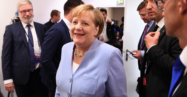 Merkel, İran'la diplomatik kanalların açık tutulmasını istedi