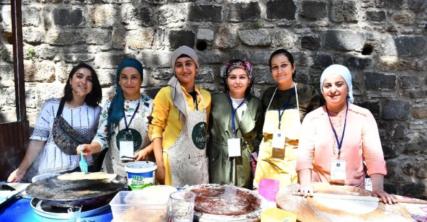 Kadefikale’de stant açan kadınlar kooperatifleşti