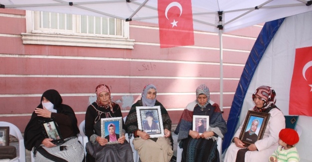 HDP önündeki ailelerin evlat nöbeti 71'inci günde