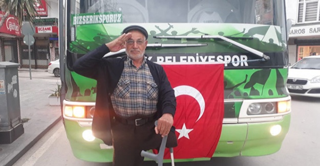 Tek bacağıyla şehidi son yolculuğunda yalnız bırakmadı