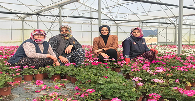 AK Parti İzmir'den bir ilk Kadın çiftçilere "Girişimcilik Çalıştayı"