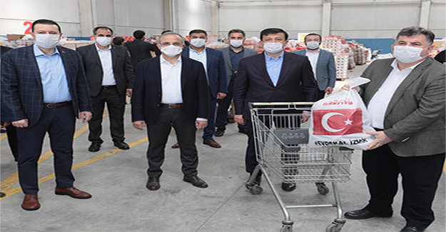 AK Parti İzmir'den, İzmir'e rekor yardım kolisi