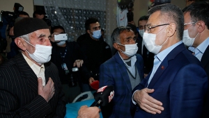 Cumhurbaşkanı Yardımcısı Oktay ve bakanlar yaralıları ziyaret etti