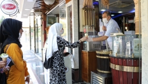 YKS'de ter döktüler, dondurma ile serinlediler